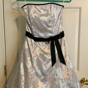 Vintage beautiful strapless by Jessica McClintock.